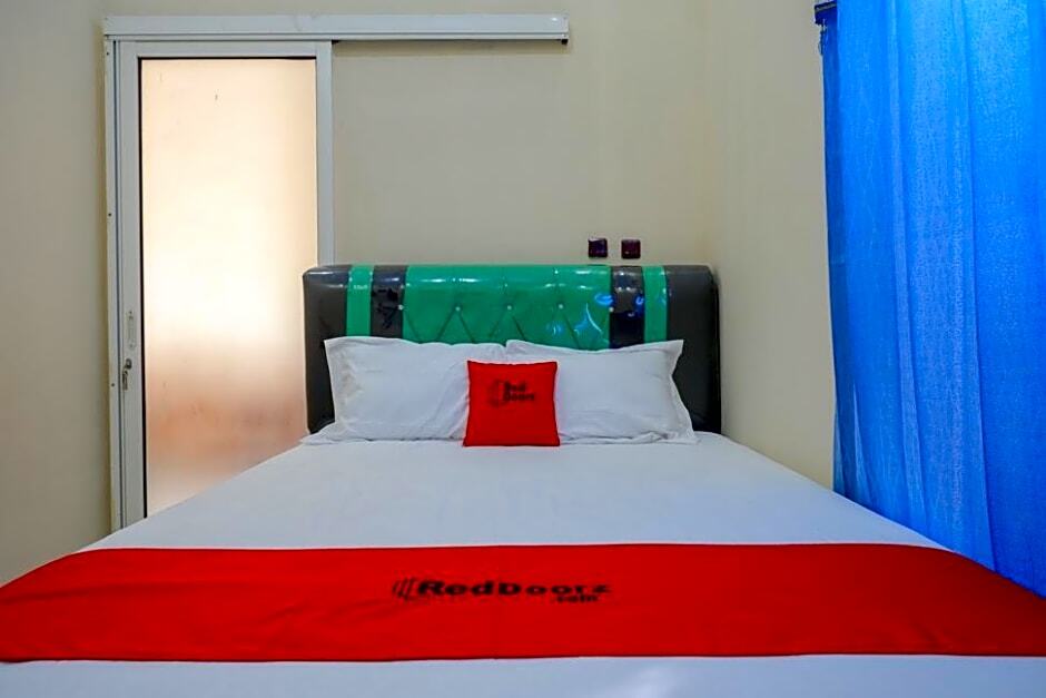 Кендал: RedDoorz @ Jalan Raya Kaliwungu Selatan Kendal