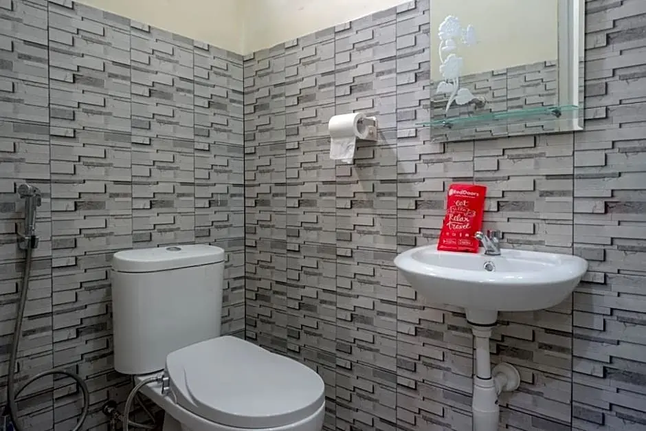 Кендал: RedDoorz @ Jalan Raya Kaliwungu Selatan Kendal