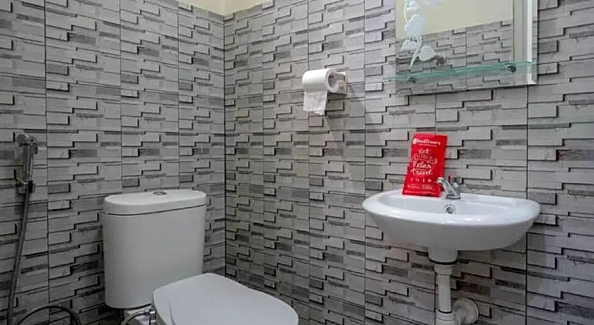 Кендал: RedDoorz @ Jalan Raya Kaliwungu Selatan Kendal