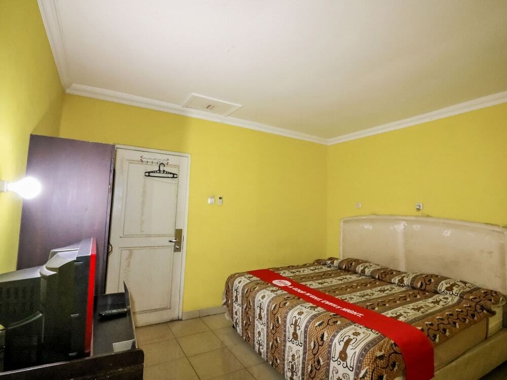 Батуретно: Nida Rooms 9 Kraton Tugu Railway Station At Hotel Queen Star