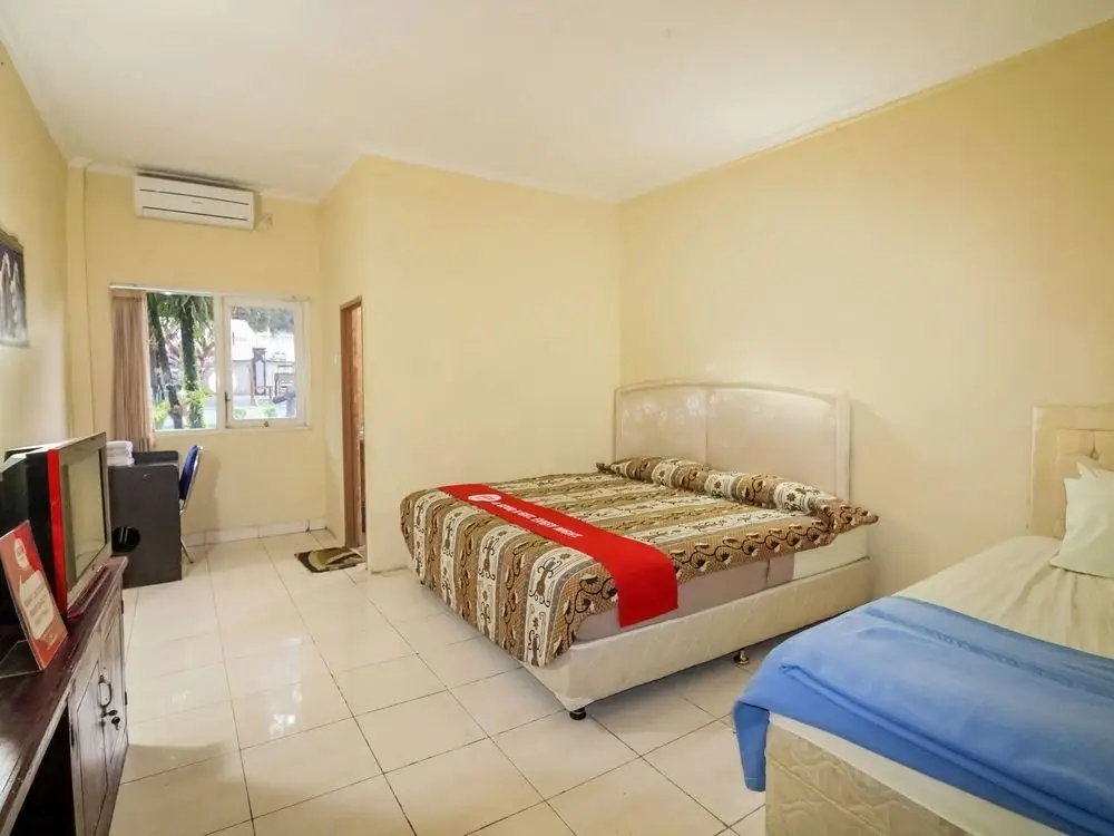 Батуретно: Nida Rooms 9 Kraton Tugu Railway Station At Hotel Queen Star