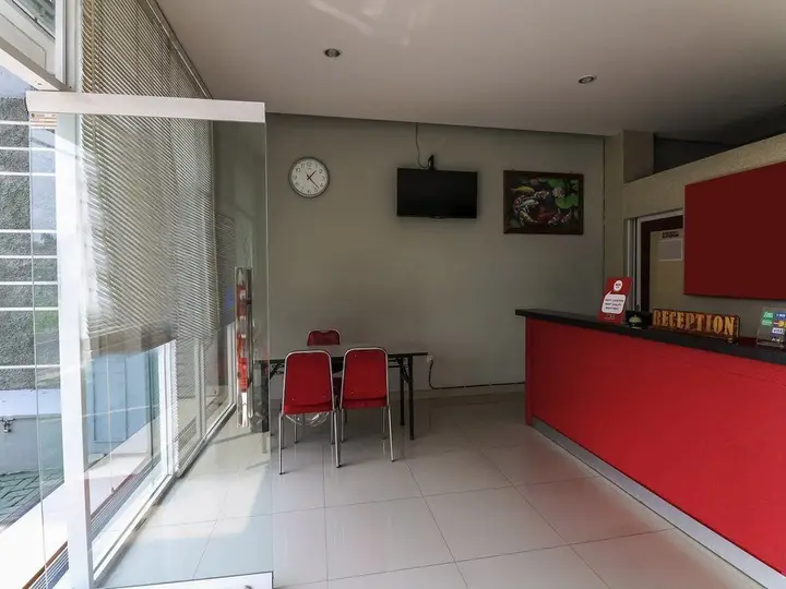 Батуретно: Nida Rooms Tata Bumi Godean