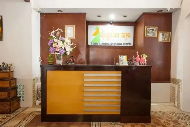 Сурабая: RedDoorz near Tugu Pahlawan Surabaya