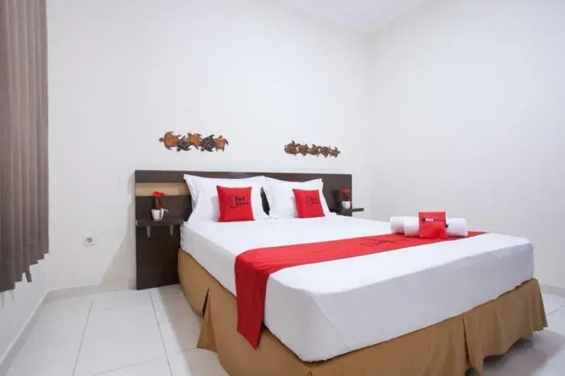 Сурабая: RedDoorz near Tugu Pahlawan Surabaya