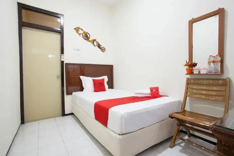 Сурабая: RedDoorz near Tugu Pahlawan Surabaya
