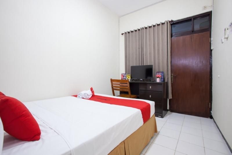 Сурабая: RedDoorz near Tugu Pahlawan Surabaya