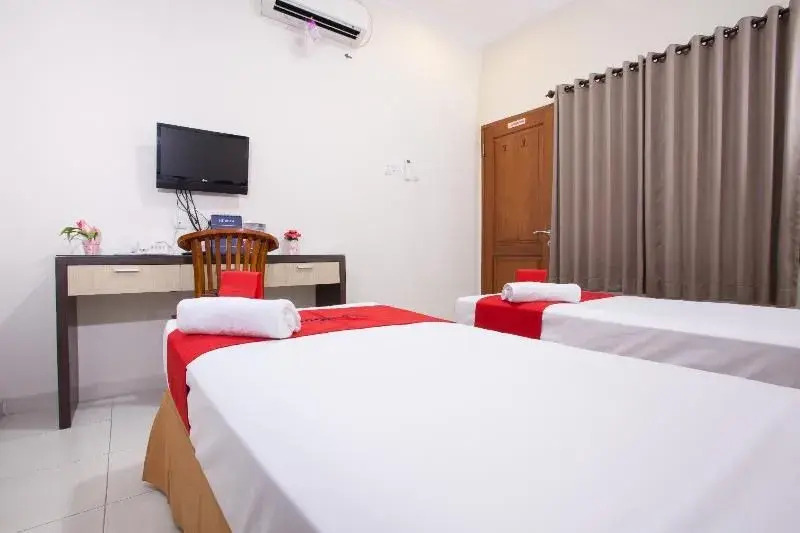 Сурабая: RedDoorz near Tugu Pahlawan Surabaya