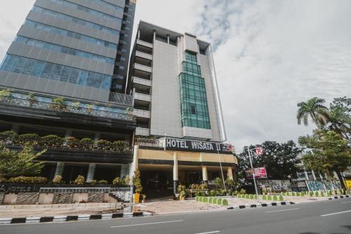 Reddoorz Premium @ Losari Area — фото 1