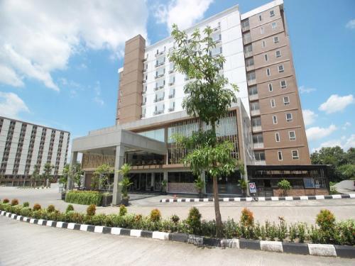 Депок: RedDoorz Plus @ Laksda Adisucipto Street