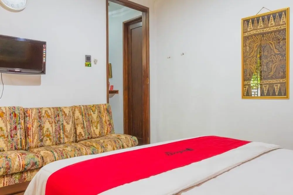 Бандунг: Reddoorz Near Riau Junction Mall