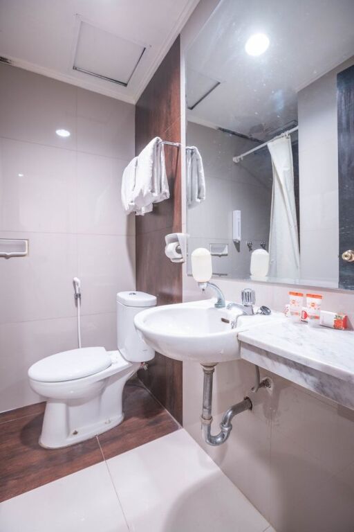 Джакарта: Hotel Jusenny Syariah by OYO Rooms