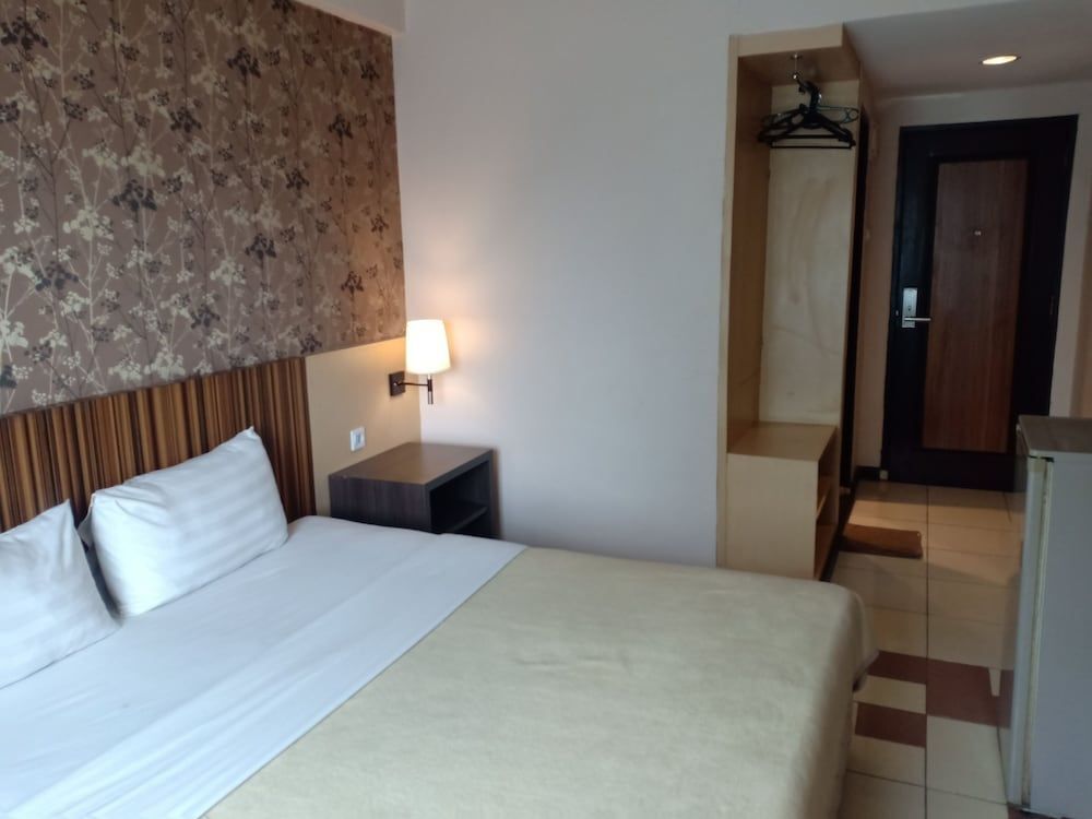 Джакарта: Hotel Jusenny Syariah by OYO Rooms