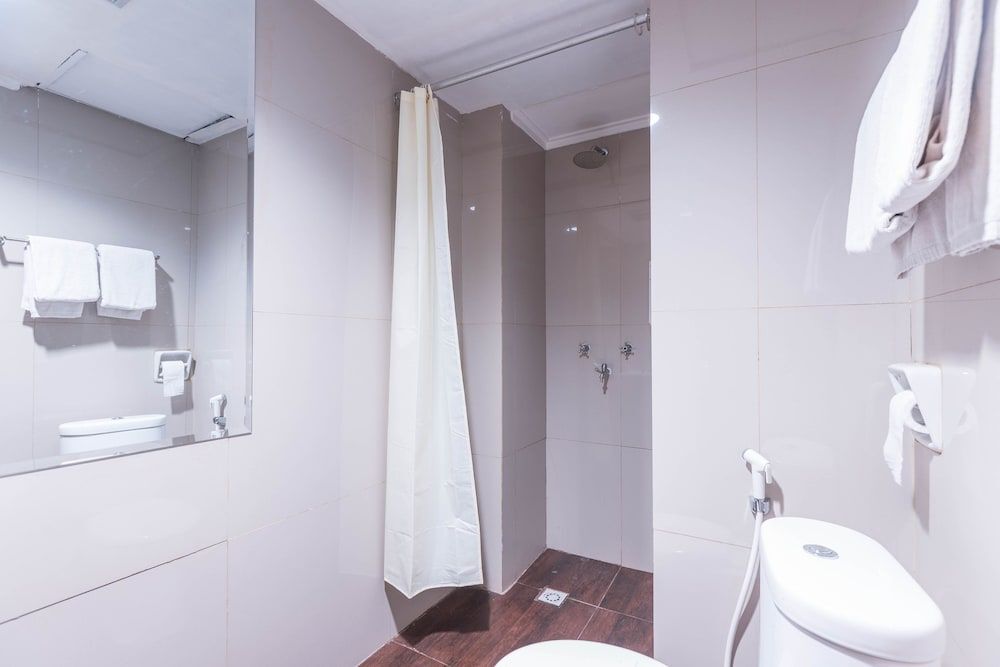 Джакарта: Hotel Jusenny Syariah by OYO Rooms