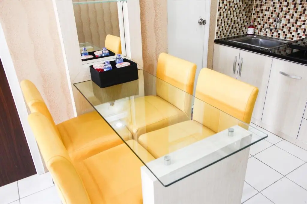 Бекаси: Pool View 2BR Mutiara Bekasi Apartment By Travelio