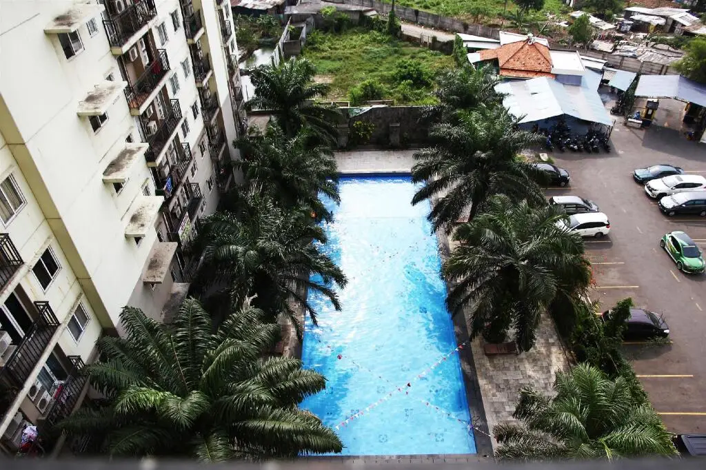 Бекаси: Pool View 2BR Mutiara Bekasi Apartment By Travelio