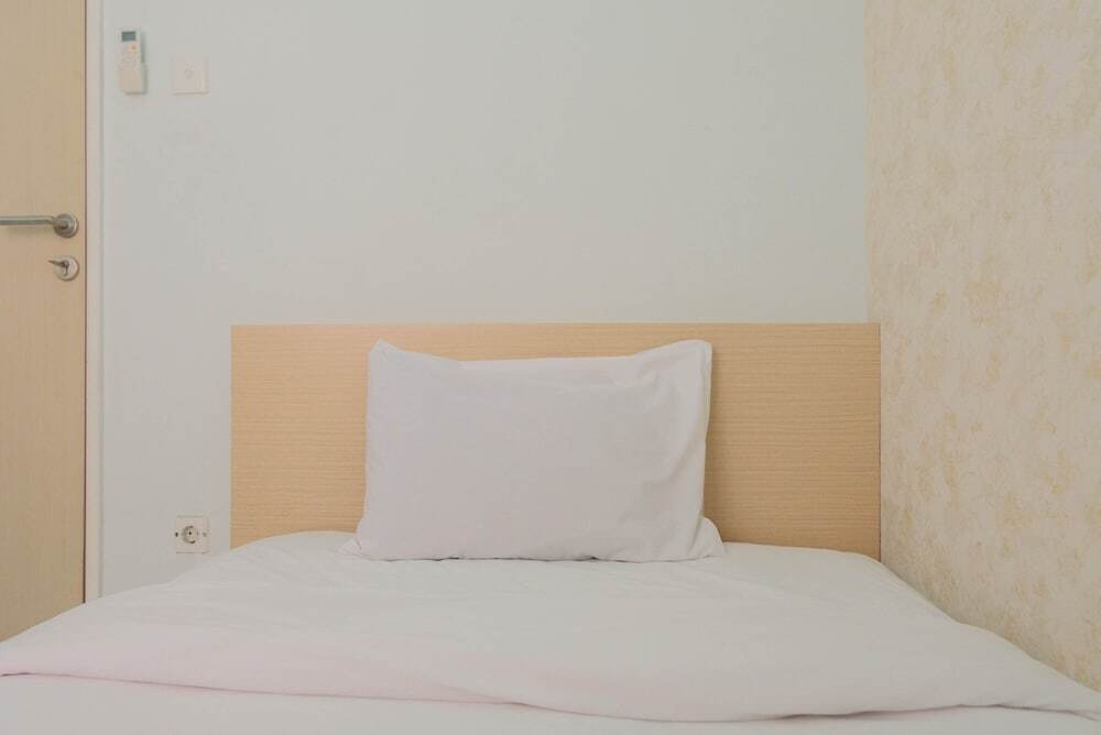 Тангеранг: Cozy and Minimalist 2BR Apartment at Ayodhya Residence By Travelio