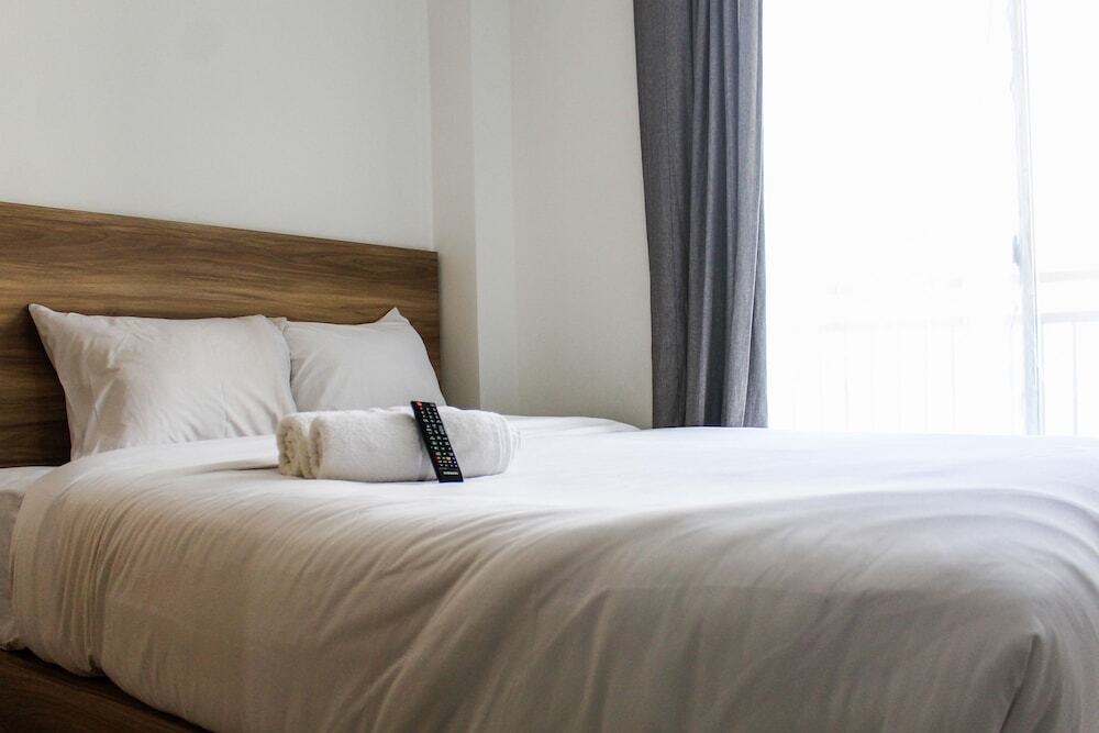 Тангеранг: Minimalist and New Furnished Studio Apartment at Springwood Residence By Travelio