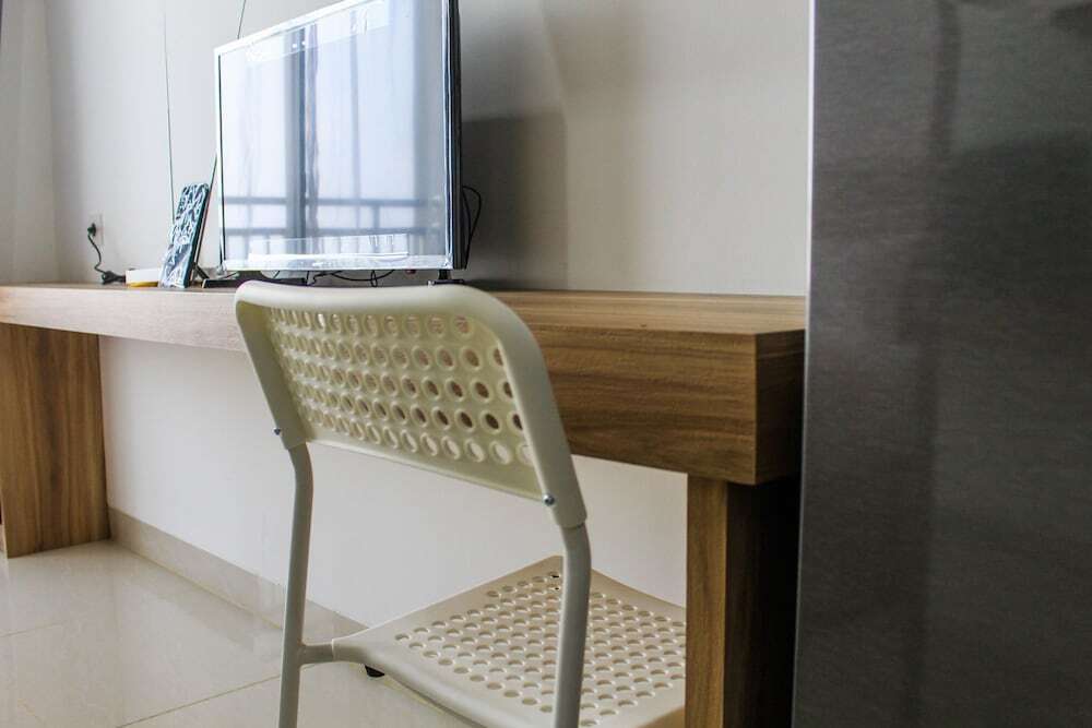 Тангеранг: Minimalist and New Furnished Studio Apartment at Springwood Residence By Travelio