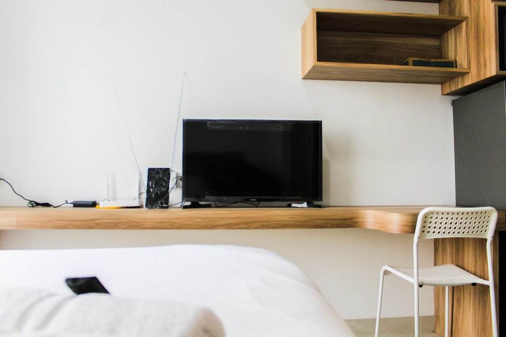 Тангеранг: Minimalist and New Furnished Studio Apartment at Springwood Residence By Travelio