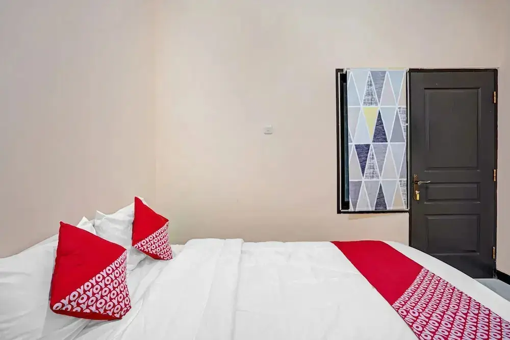 Сурабая: OYO 90649 Raja Residence Syariah