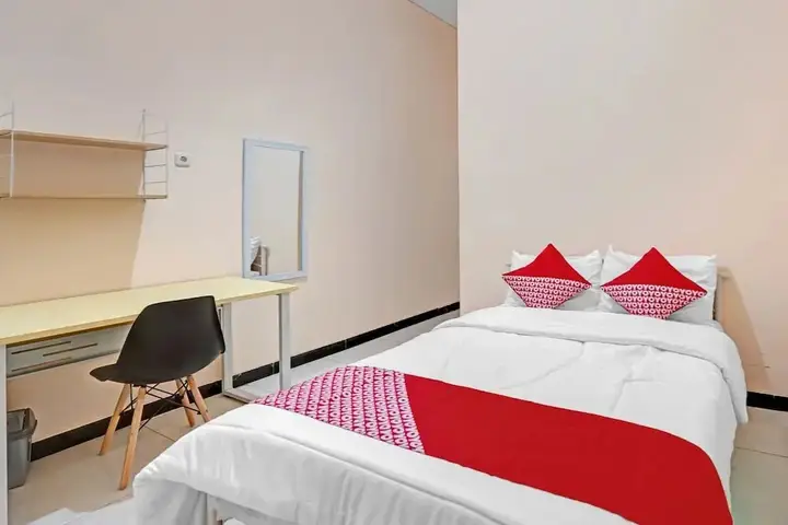 Сурабая: OYO 90649 Raja Residence Syariah