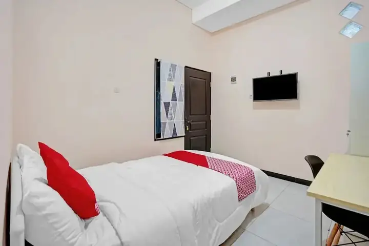 Сурабая: OYO 90649 Raja Residence Syariah
