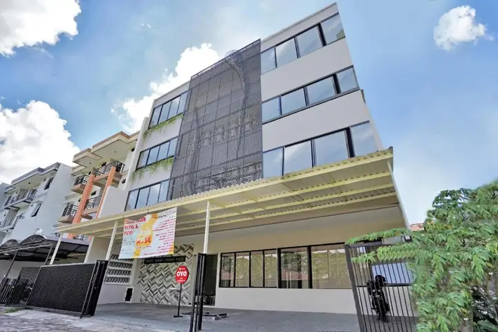 Сурабая: OYO 90649 Raja Residence Syariah