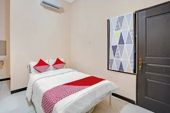 Сурабая: OYO 90649 Raja Residence Syariah
