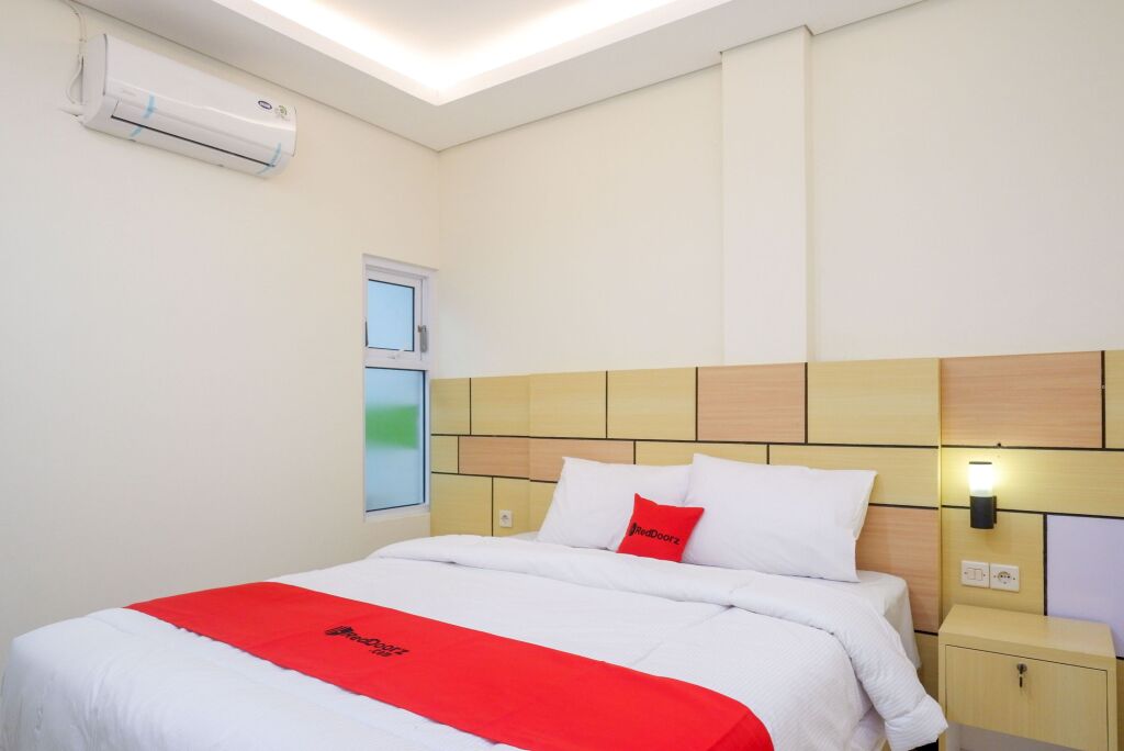 Суракарта: Reddoorz Near Pasar Gede Solo