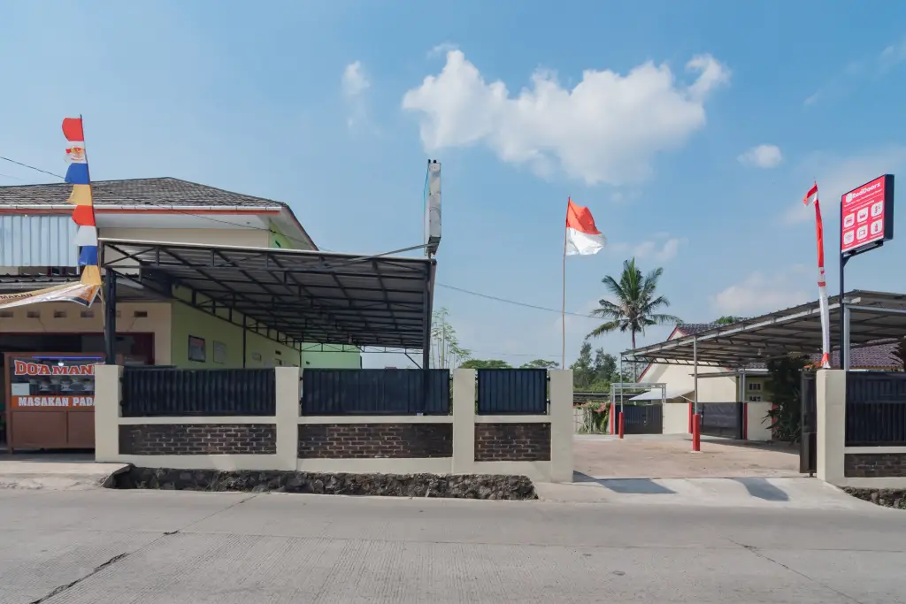 RedDoorz Syariah near Tugu Pandanwangi Cianjur — фото 1