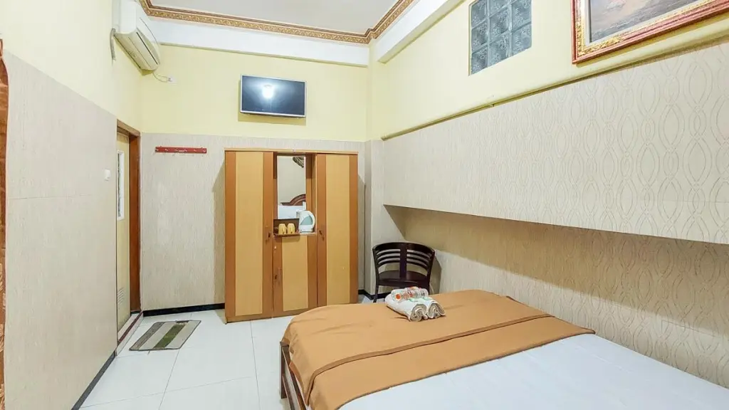 Джомбанг: Hotel Shinta 2 near Alun Alun Kertosono