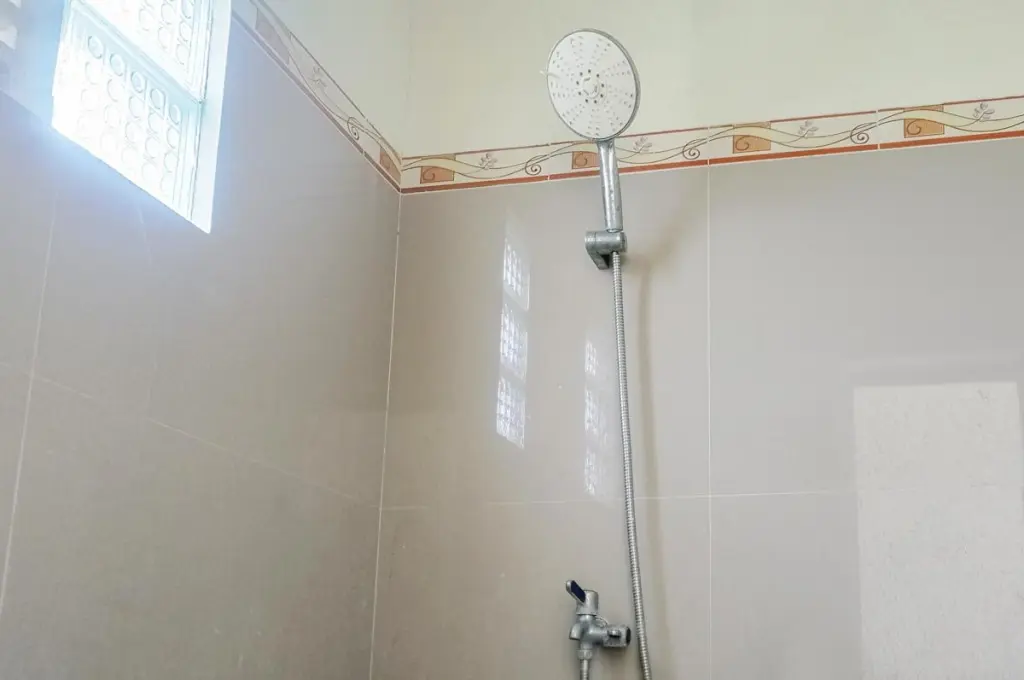 Пасиран: Grand Kencana Guesthouse near Wisata Bahari Lamongan