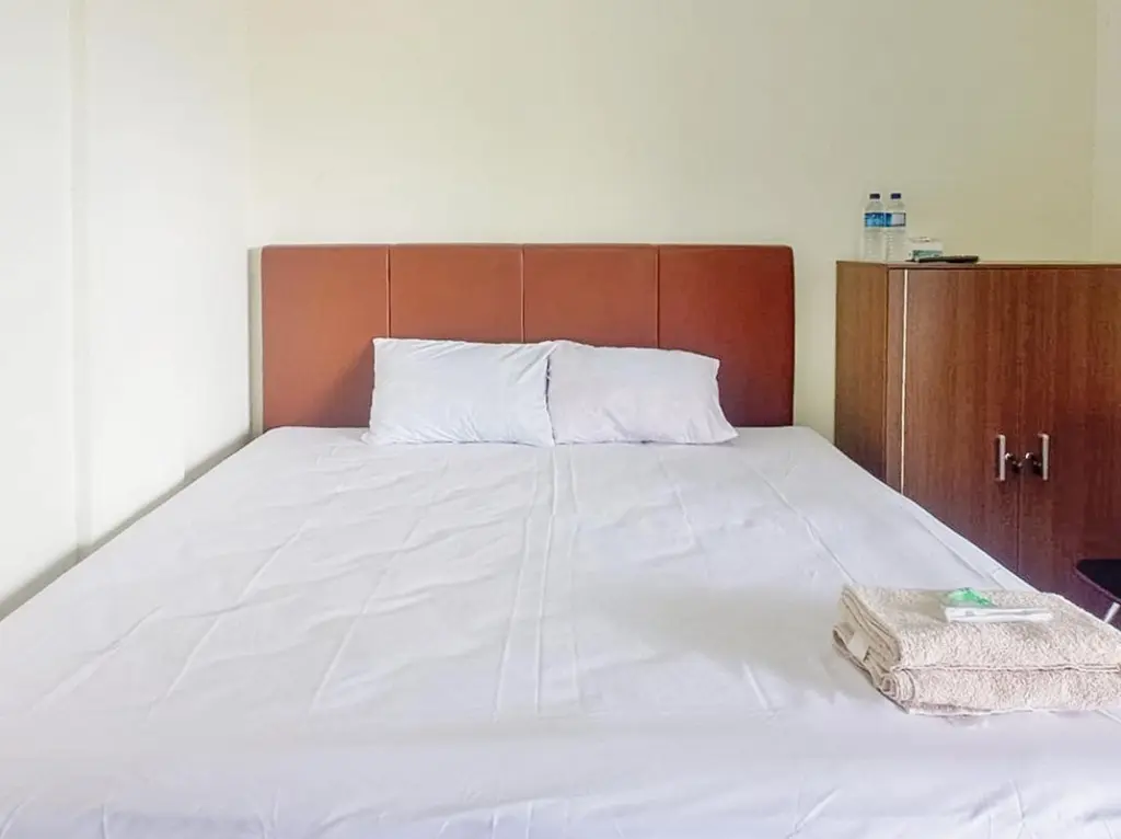 Пасиран: Grand Kencana Guesthouse near Wisata Bahari Lamongan