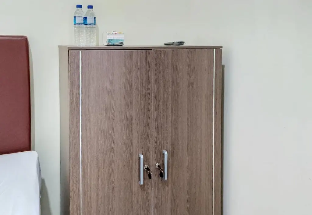Пасиран: Grand Kencana Guesthouse near Wisata Bahari Lamongan