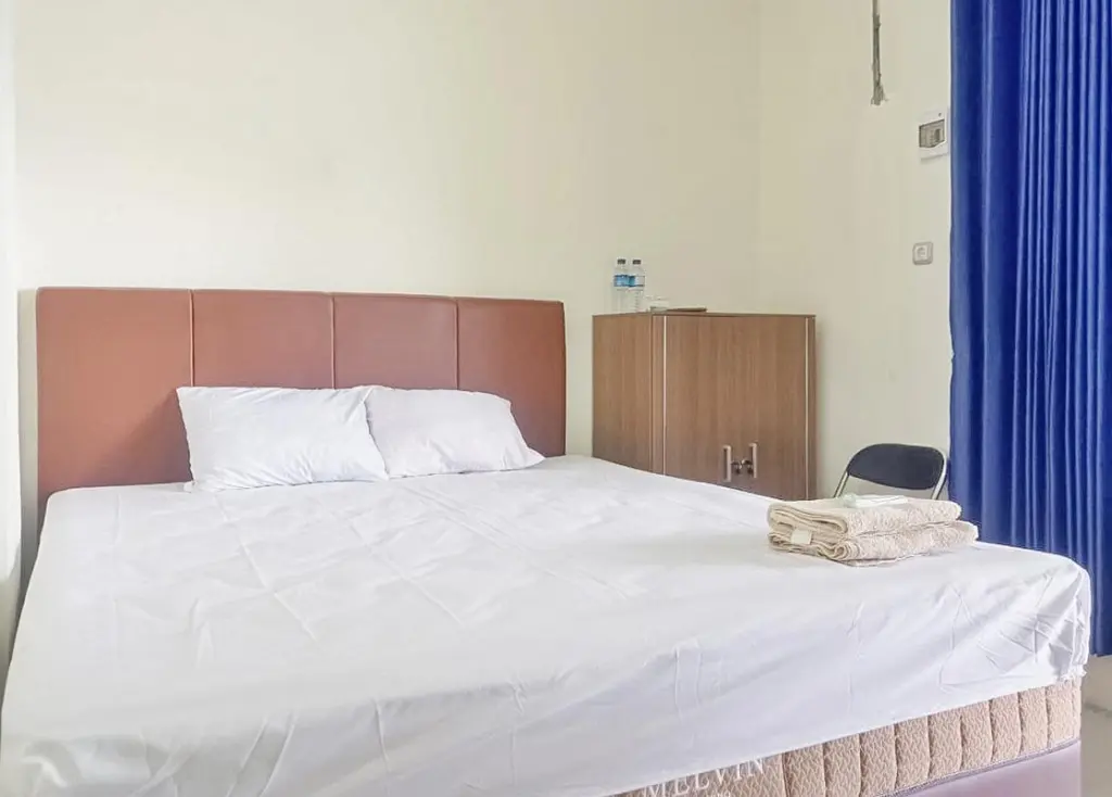 Пасиран: Grand Kencana Guesthouse near Wisata Bahari Lamongan