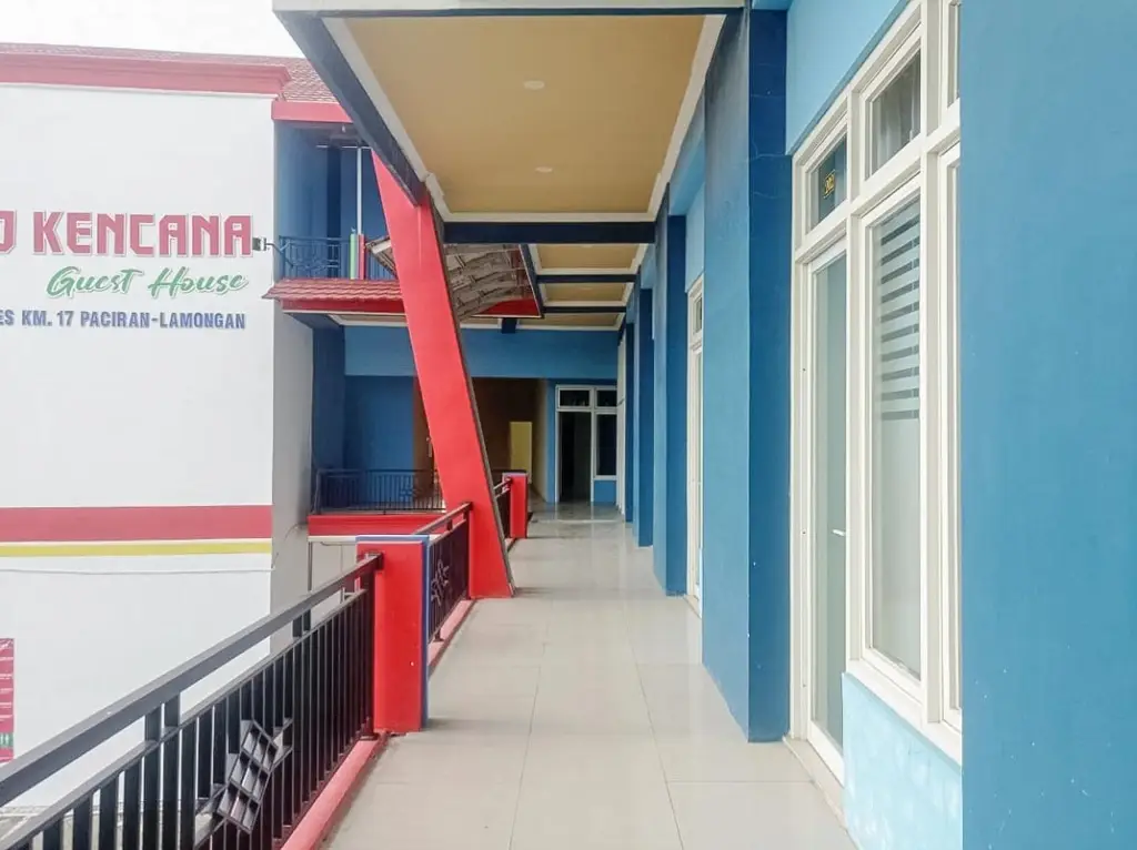 Grand Kencana Guesthouse near Wisata Bahari Lamongan — фото 1