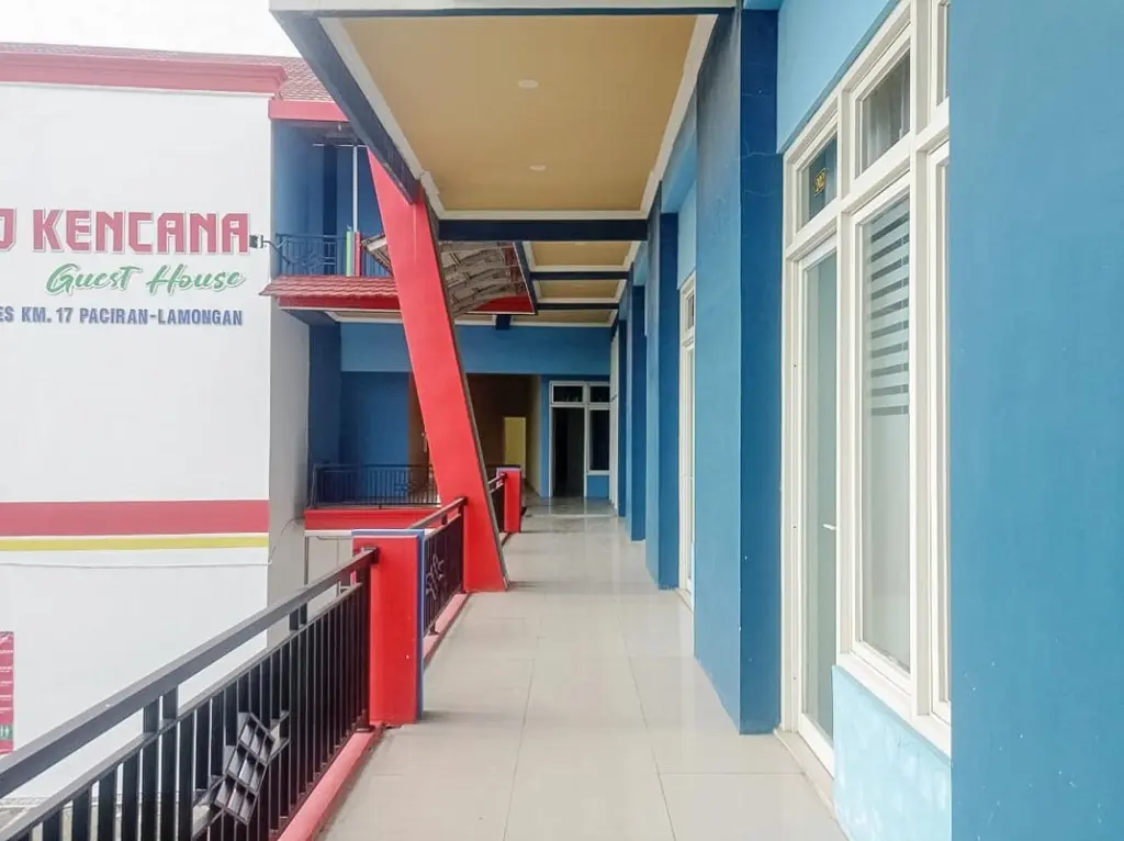 Пасиран: Grand Kencana Guesthouse near Wisata Bahari Lamongan