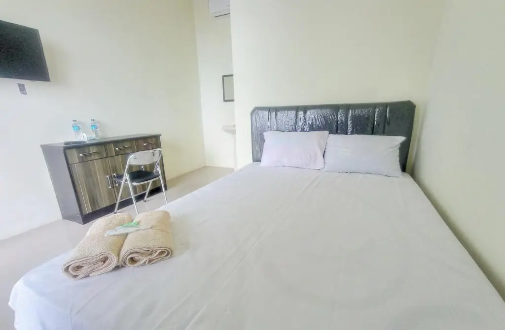 Пасиран: Grand Kencana Guesthouse near Wisata Bahari Lamongan