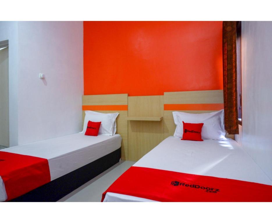 RedDoorz Syariah near Alun Alun Kota Rembang — фото 1