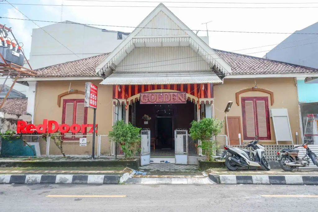 RedDoorz @ Golden Inn Tugu Yogyakarta — фото 1