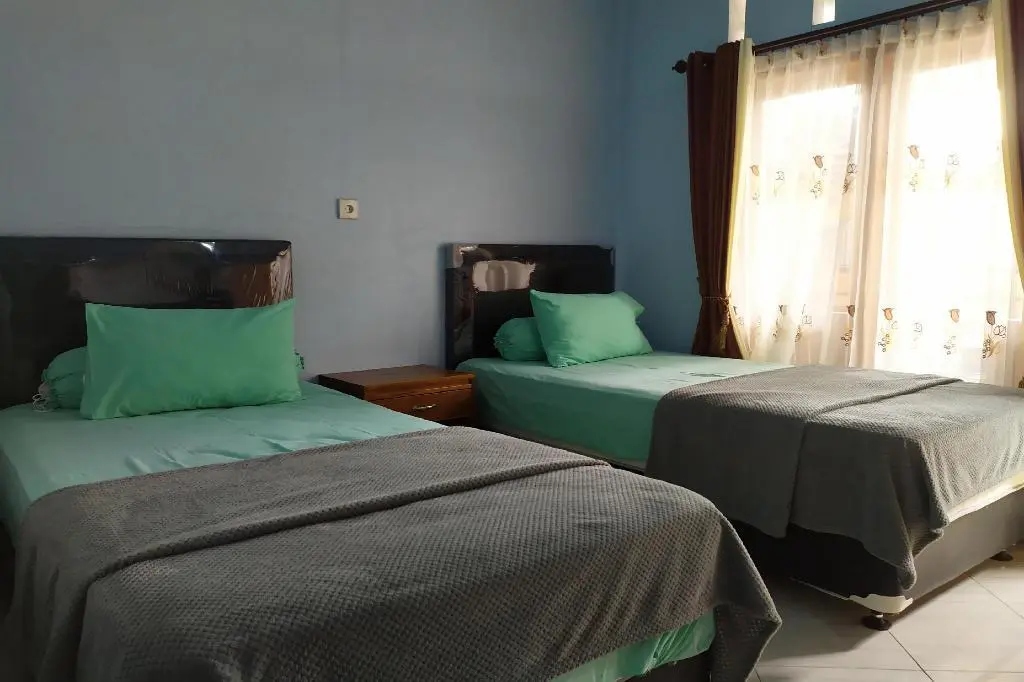 Таливанг: OYO 2423 Hotel Tubalong Taliwang Syariah