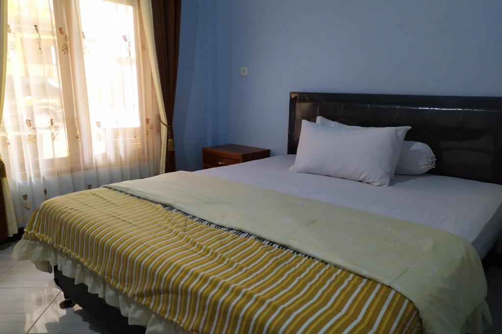Таливанг: OYO 2423 Hotel Tubalong Taliwang Syariah