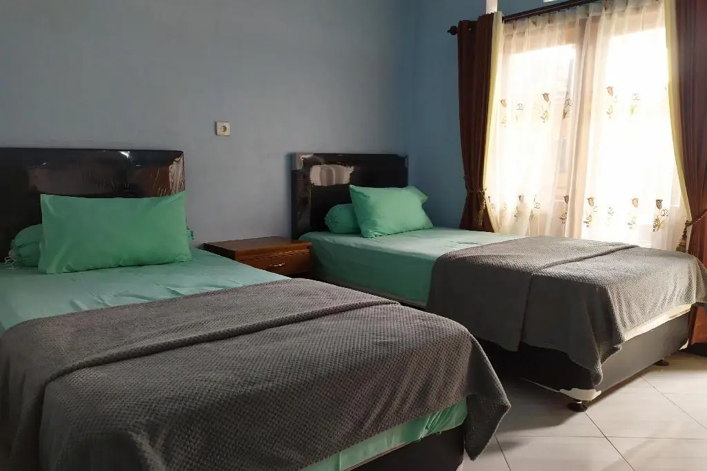 Таливанг: OYO 2423 Hotel Tubalong Taliwang Syariah
