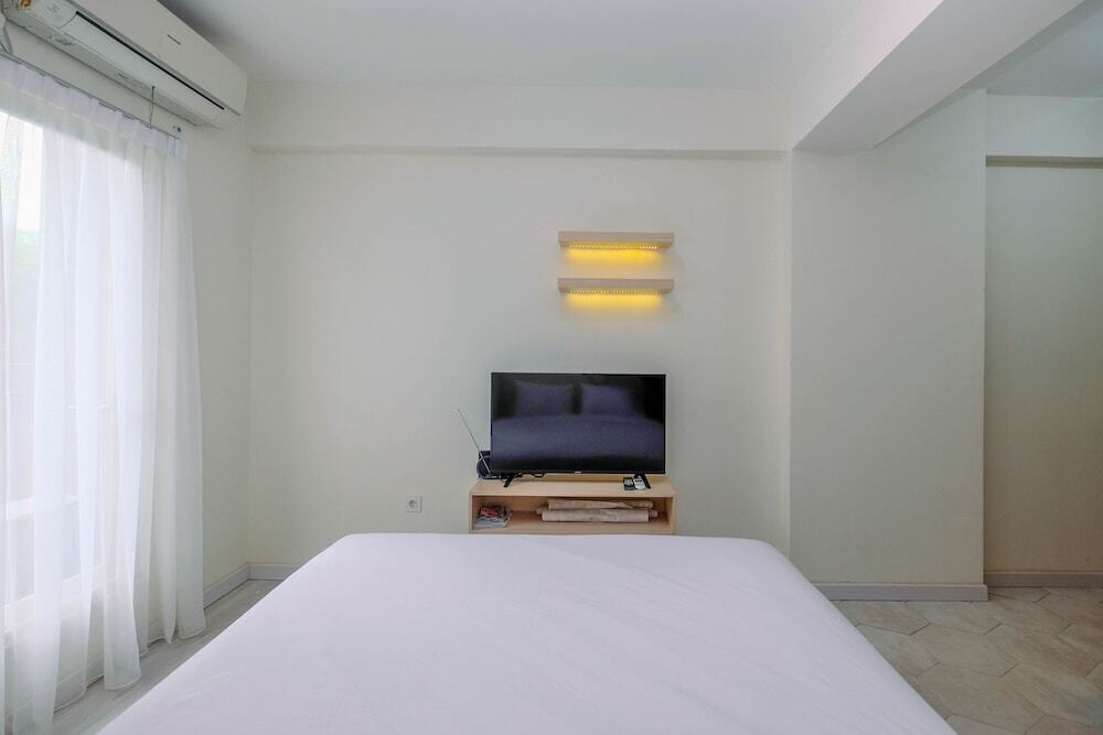 Читарингул: Comfy And Stylish Studio Podomoro Golf View Apartment By Travelio