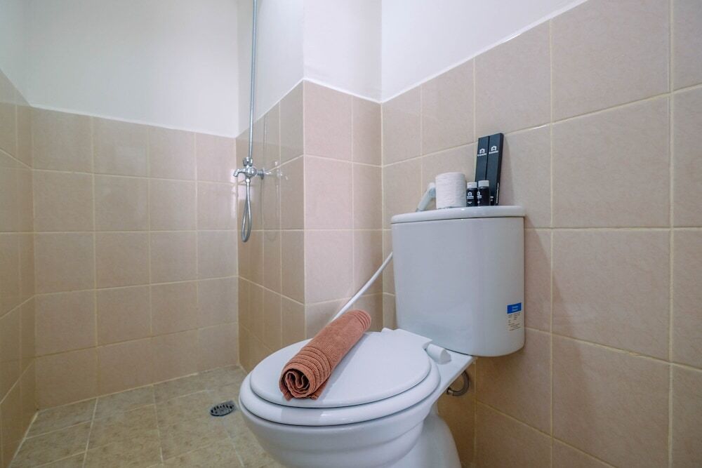 Читарингул: Comfy And Stylish Studio Podomoro Golf View Apartment By Travelio