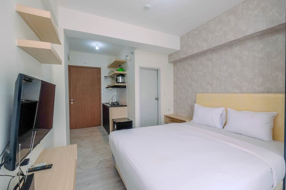 Читарингул: Comfy And Stylish Studio Podomoro Golf View Apartment By Travelio