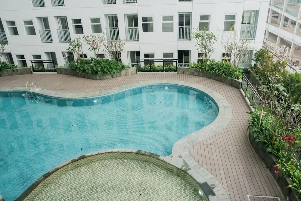 Legok: Chic and Cozy Studio at Serpong Garden Apartment