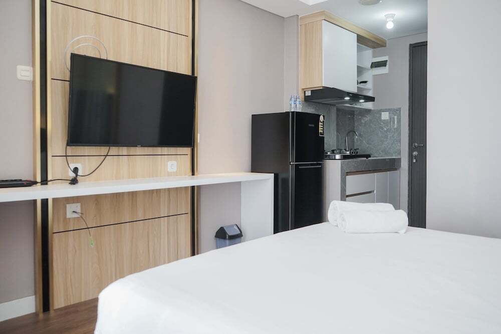Южный Тангеранг: Cozy Living Studio Apartment Amazana Serpong