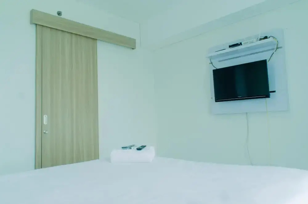 Южный Тангеранг: Stunning 1BR without Living Room at Bintaro Embarcadero Suites Apartment