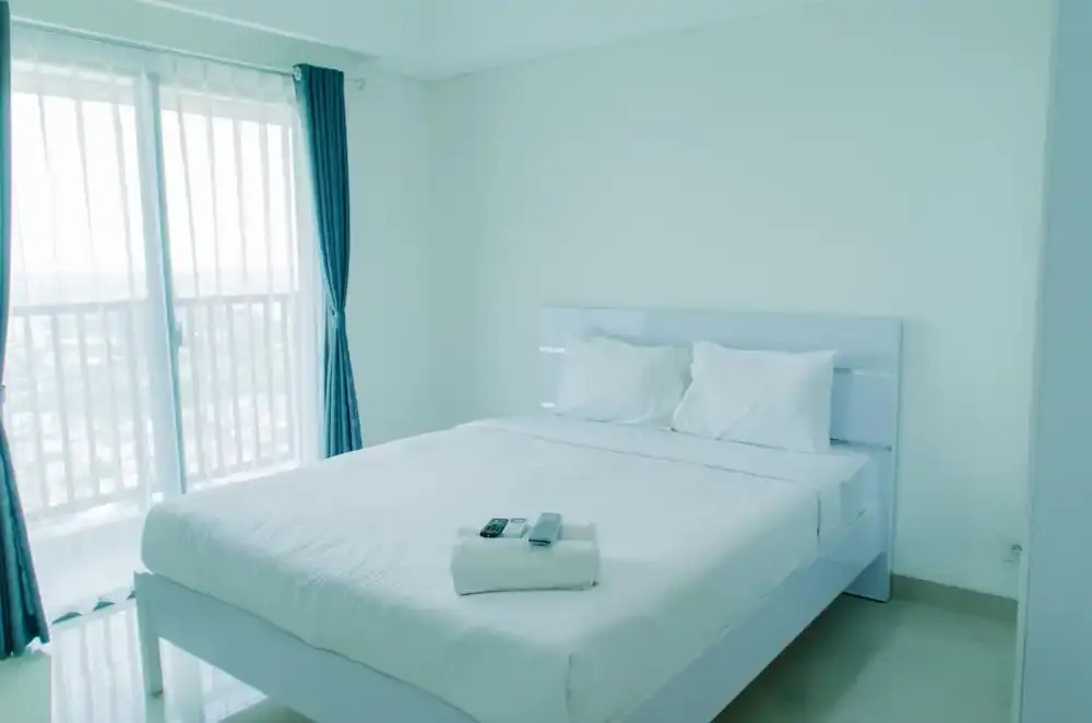 Южный Тангеранг: Stunning 1BR without Living Room at Bintaro Embarcadero Suites Apartment